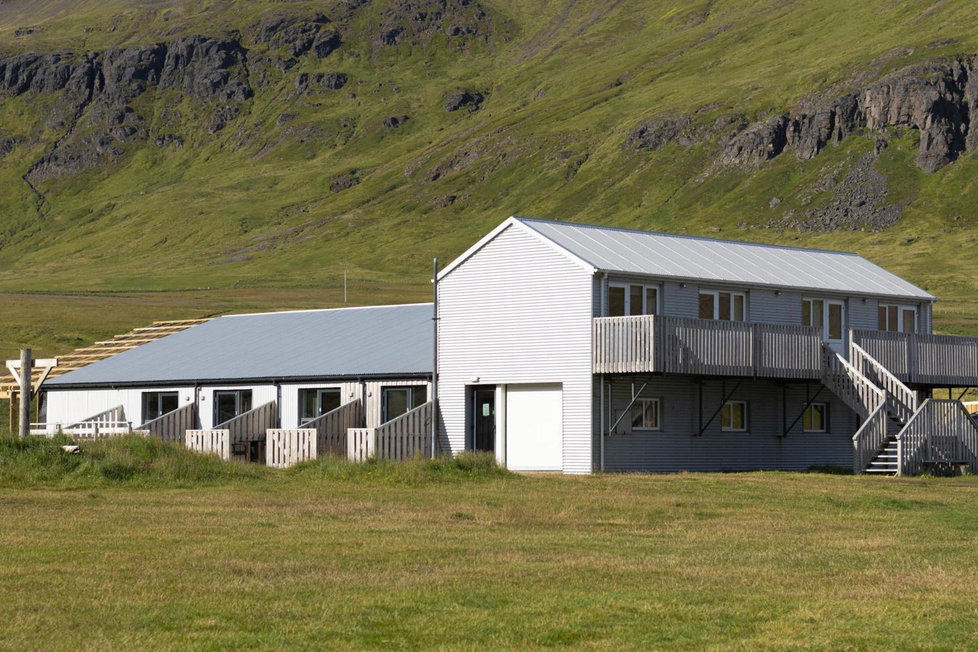 Urdartindur Guesthouse And Cottages Northurfjorthur Exterior photo