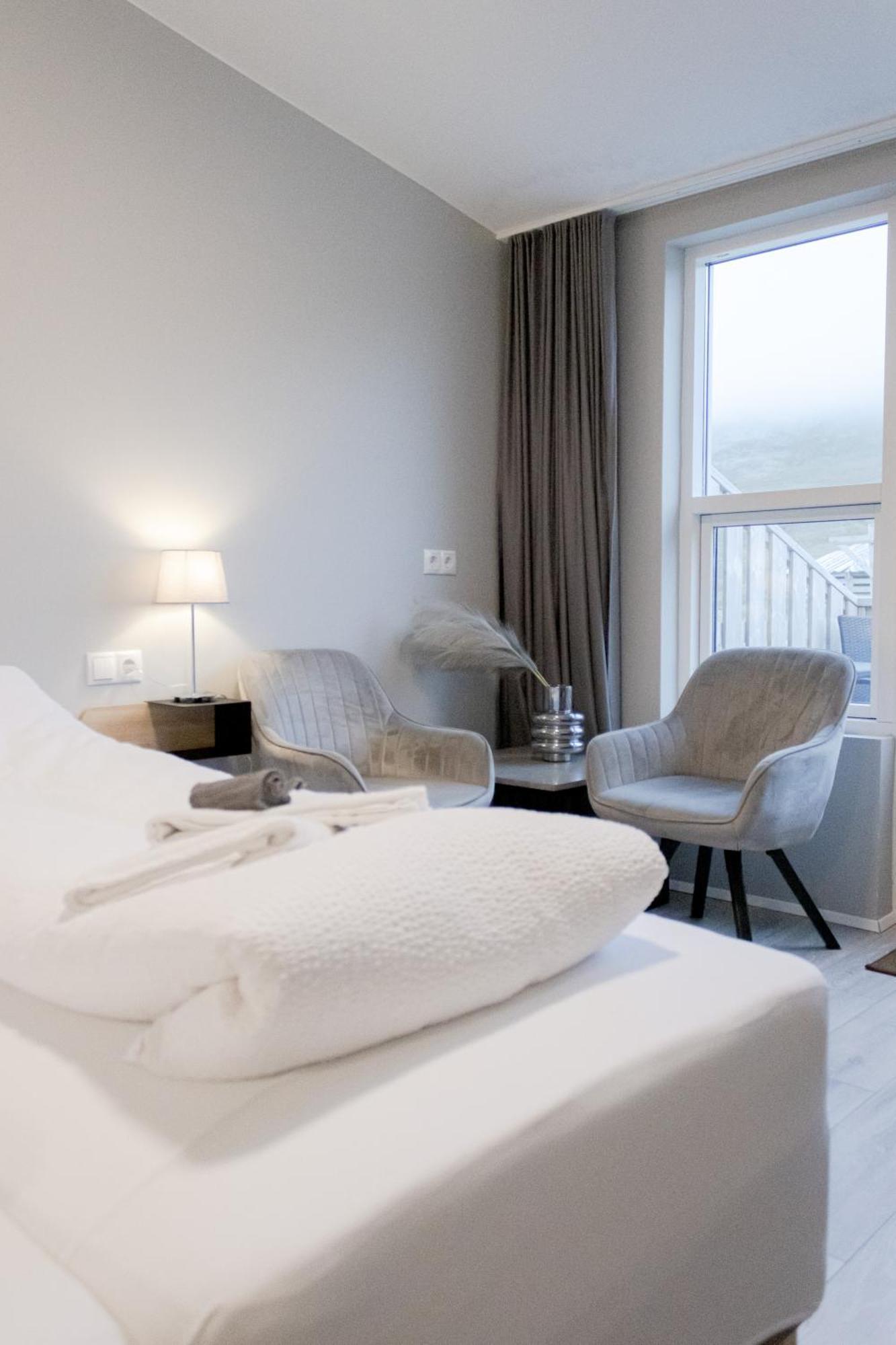 Urdartindur Guesthouse And Cottages Northurfjorthur Room photo
