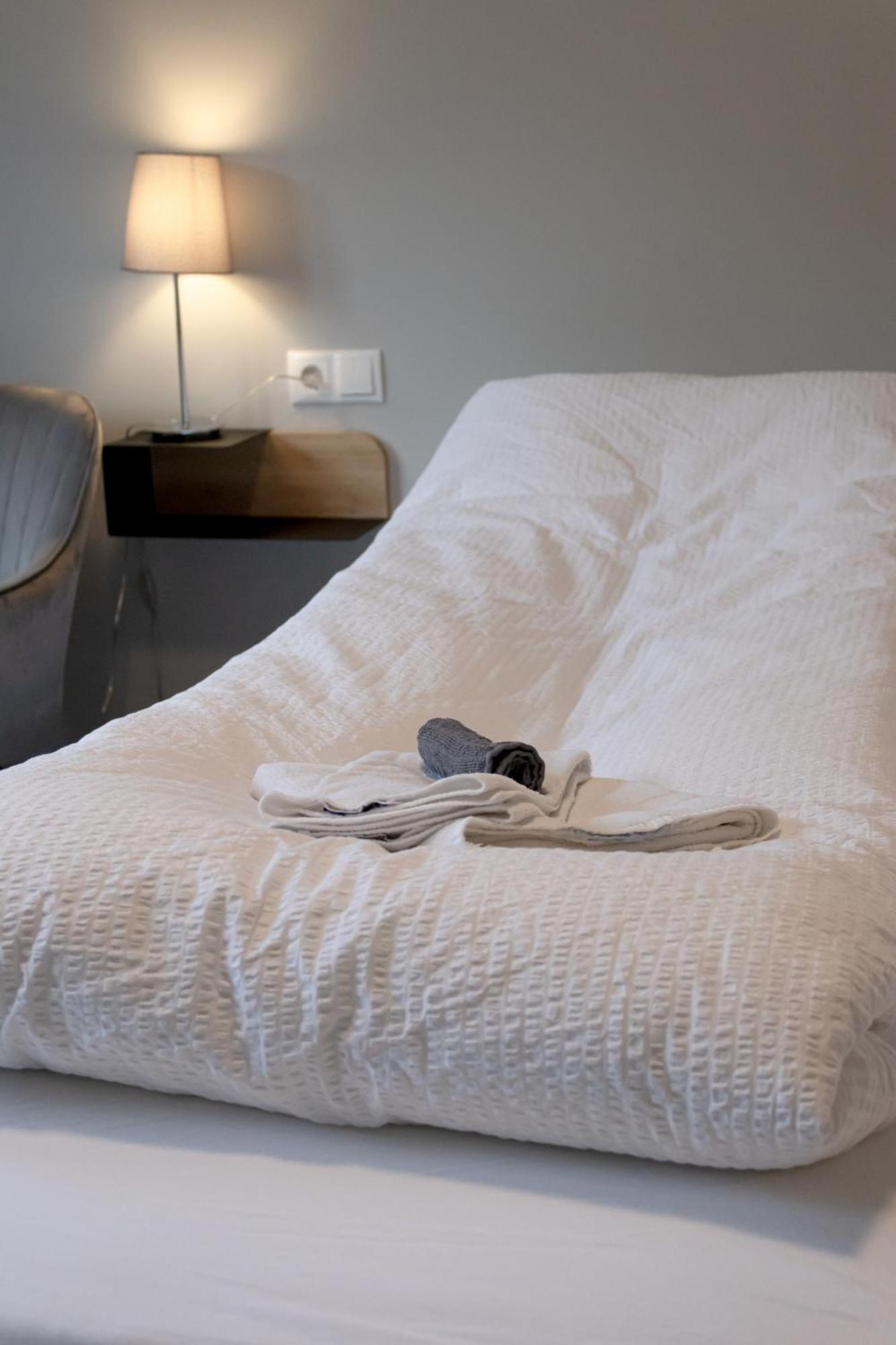 Urdartindur Guesthouse And Cottages Northurfjorthur Room photo
