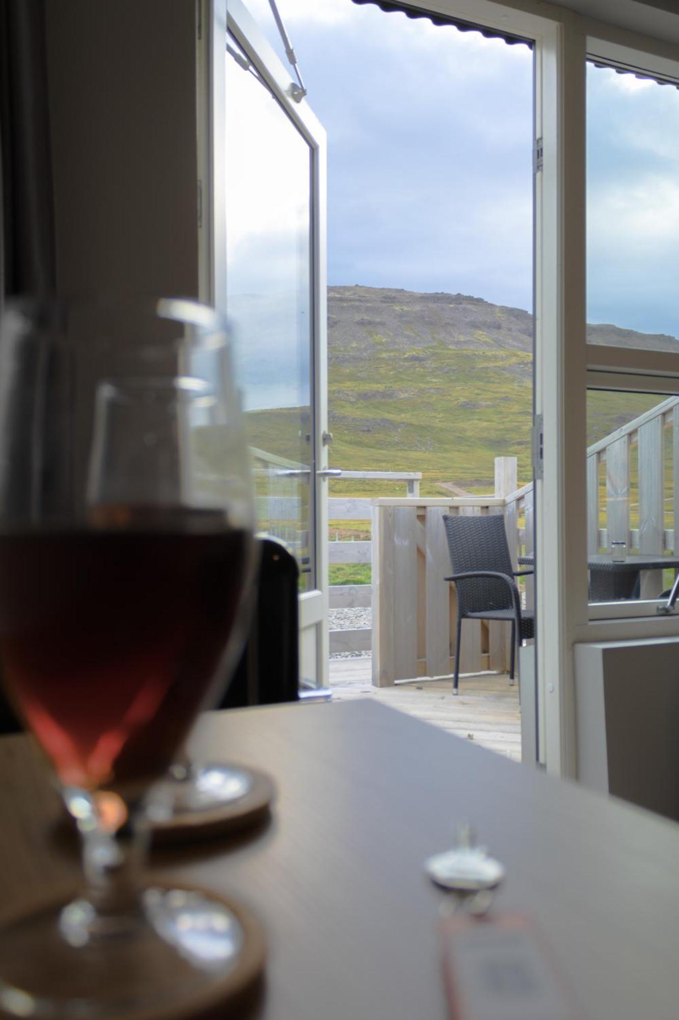 Urdartindur Guesthouse And Cottages Northurfjorthur Room photo