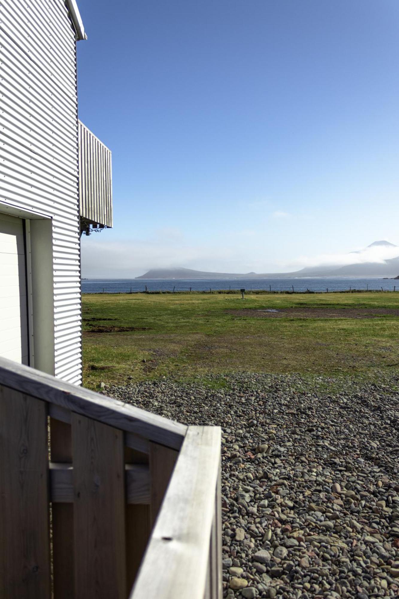 Urdartindur Guesthouse And Cottages Northurfjorthur Room photo
