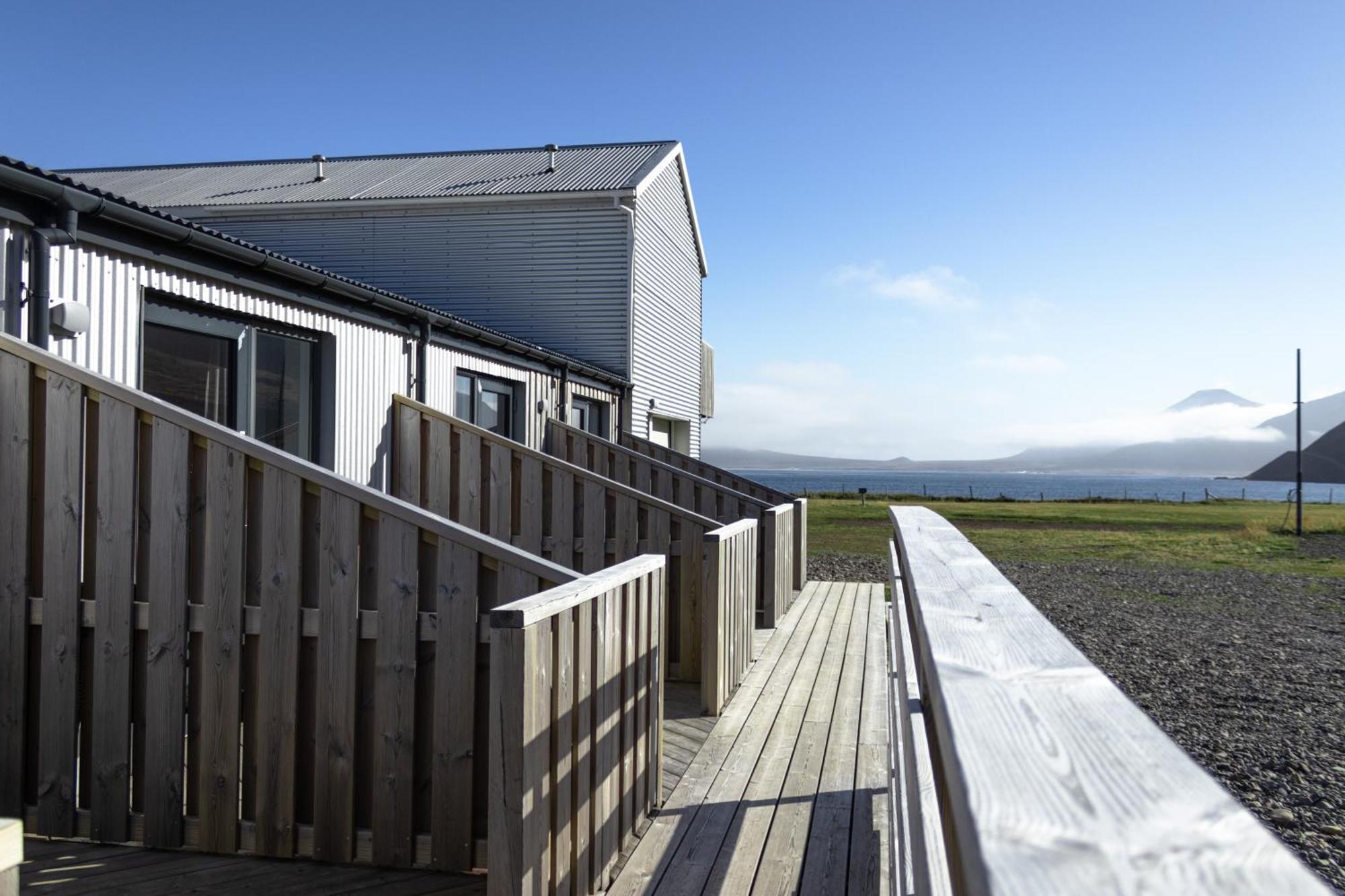 Urdartindur Guesthouse And Cottages Northurfjorthur Exterior photo
