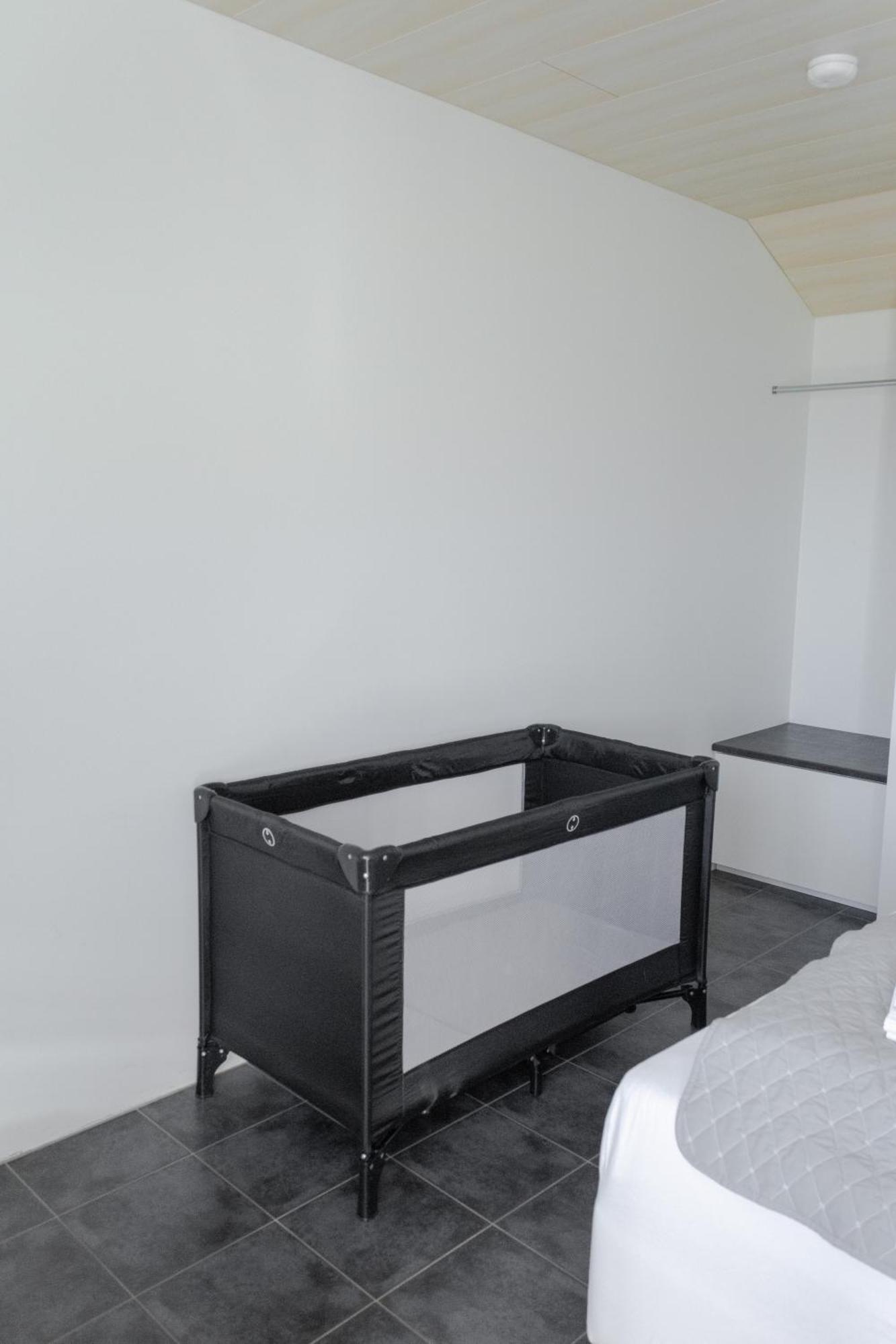 Urdartindur Guesthouse And Cottages Northurfjorthur Room photo