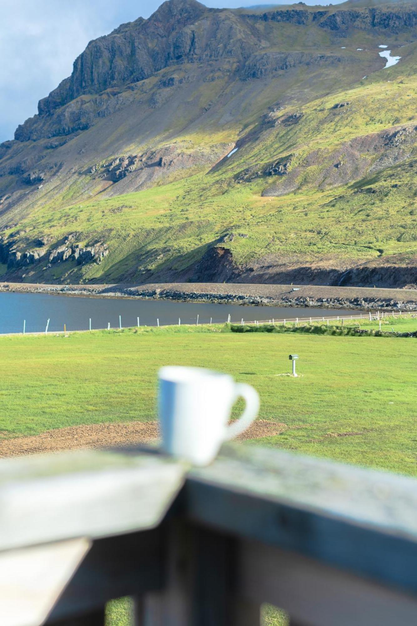 Urdartindur Guesthouse And Cottages Northurfjorthur Exterior photo