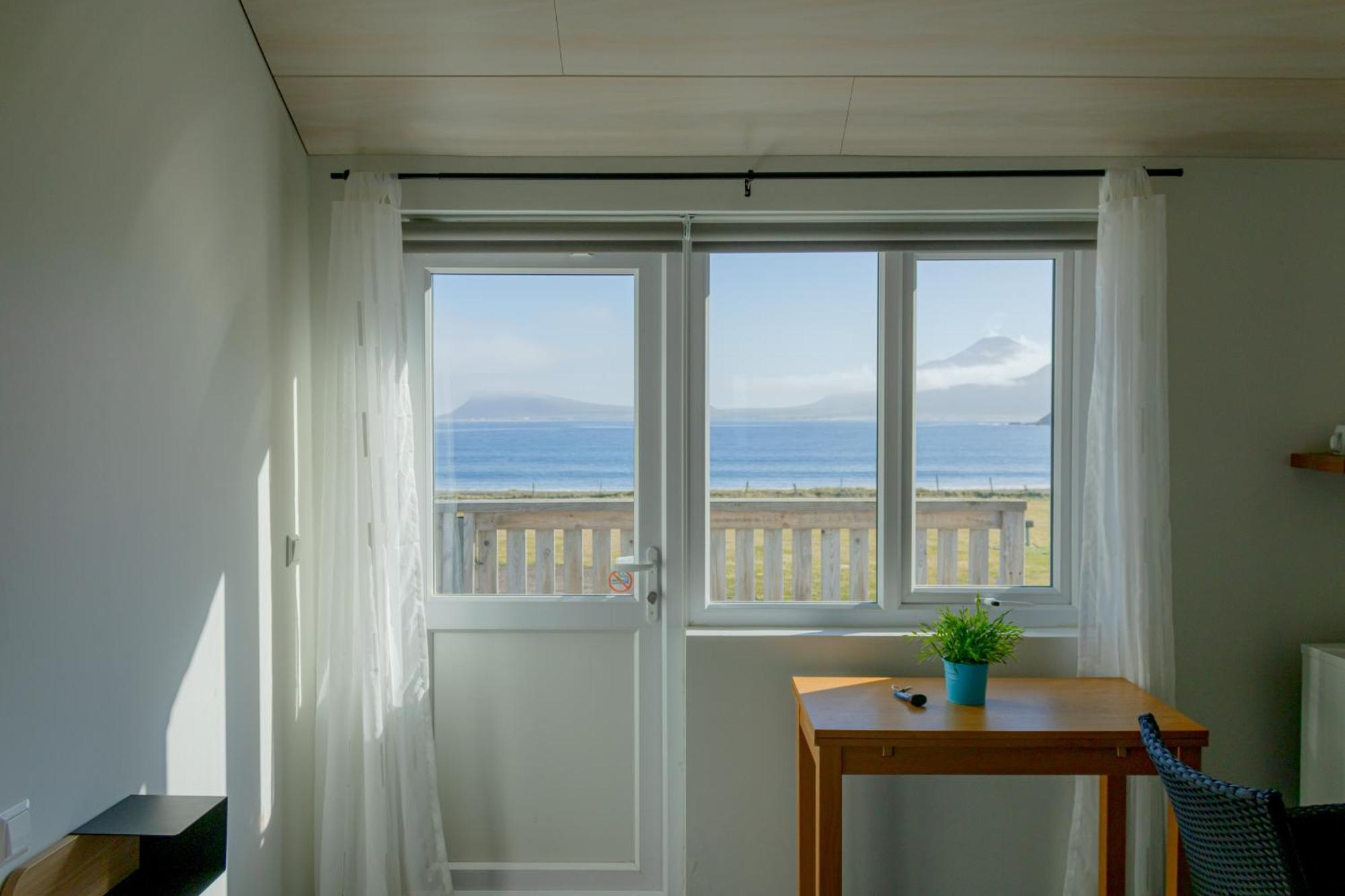 Urdartindur Guesthouse And Cottages Northurfjorthur Room photo