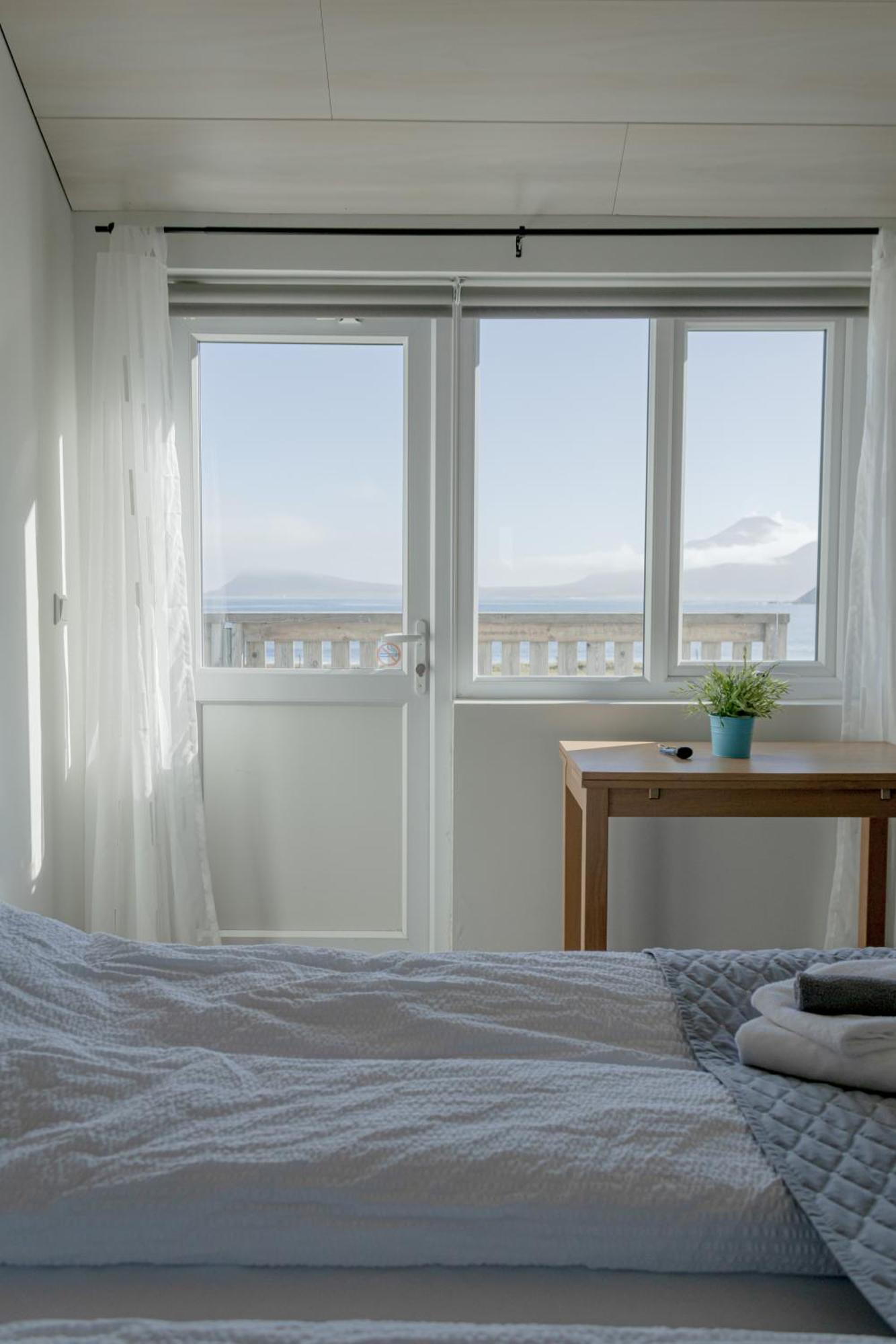 Urdartindur Guesthouse And Cottages Northurfjorthur Room photo