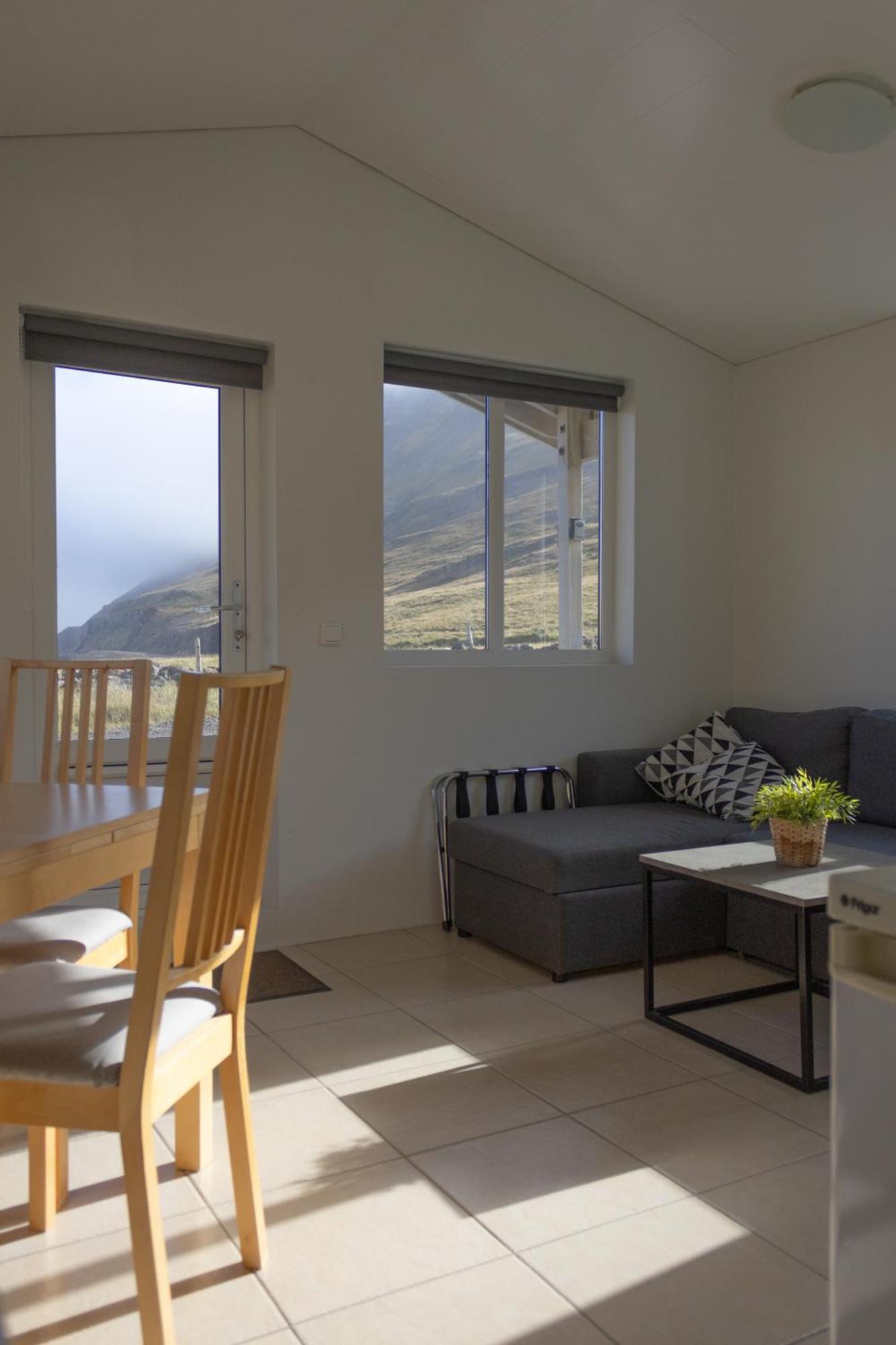 Urdartindur Guesthouse And Cottages Northurfjorthur Room photo