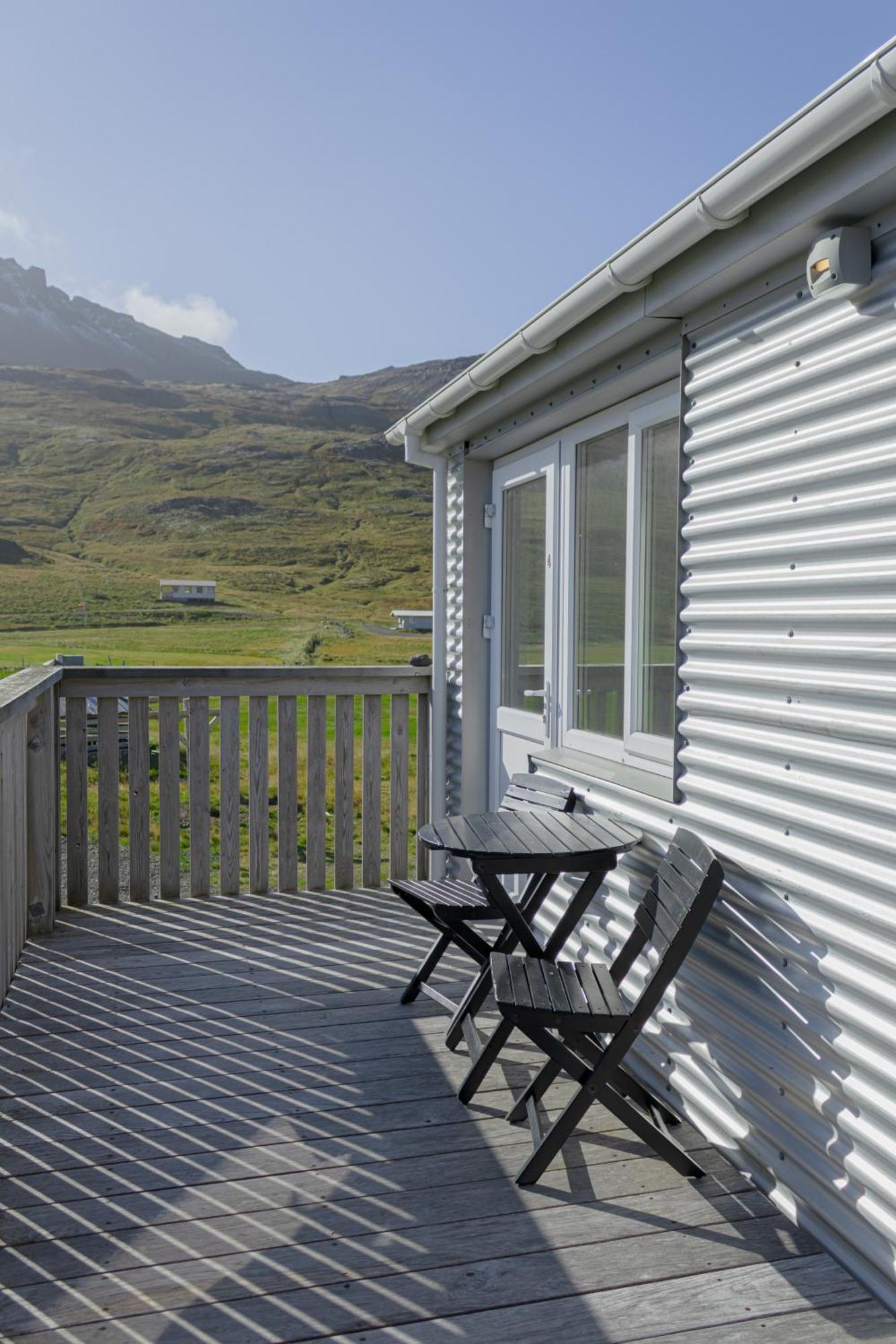 Urdartindur Guesthouse And Cottages Northurfjorthur Room photo