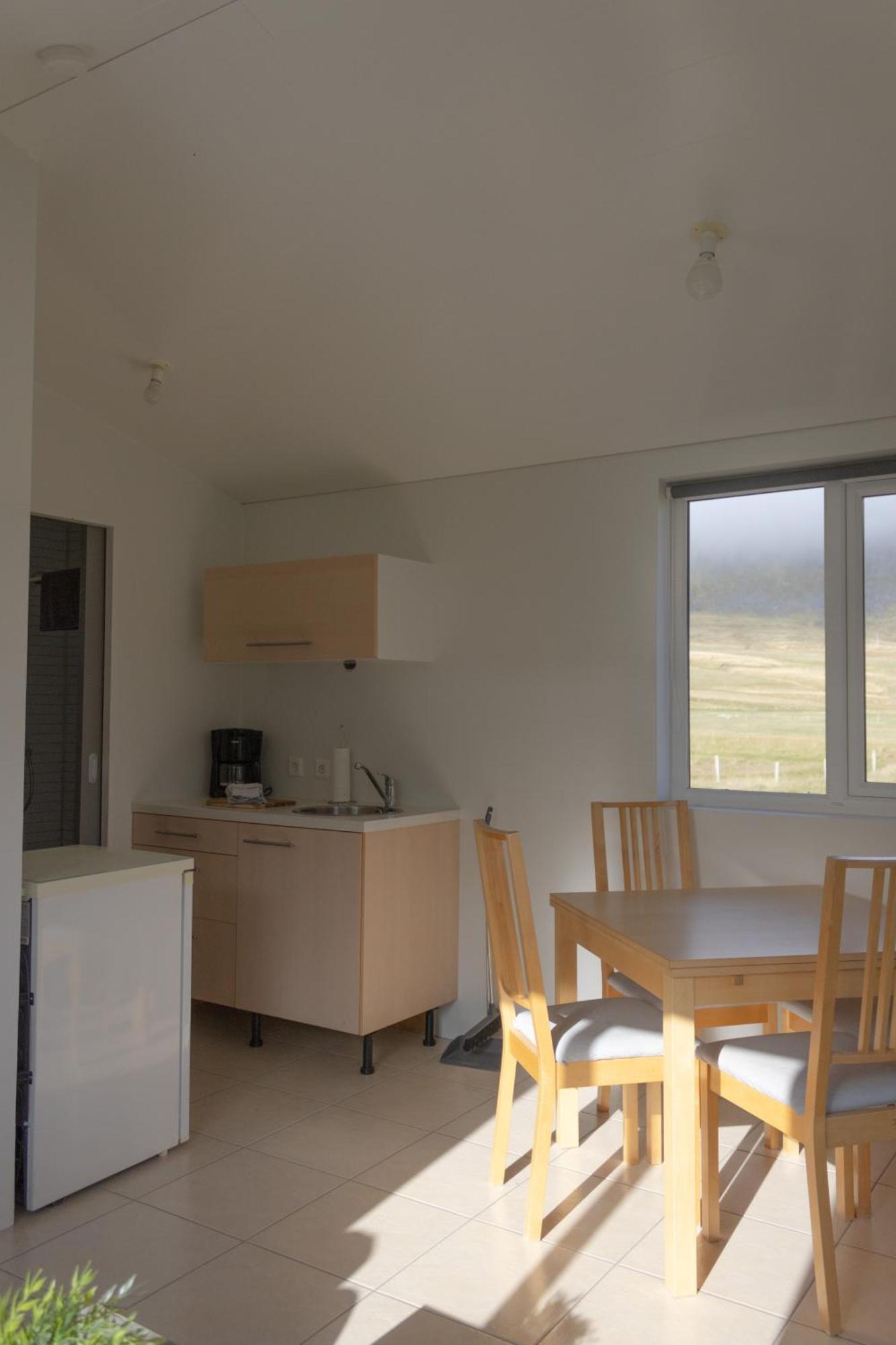 Urdartindur Guesthouse And Cottages Northurfjorthur Room photo