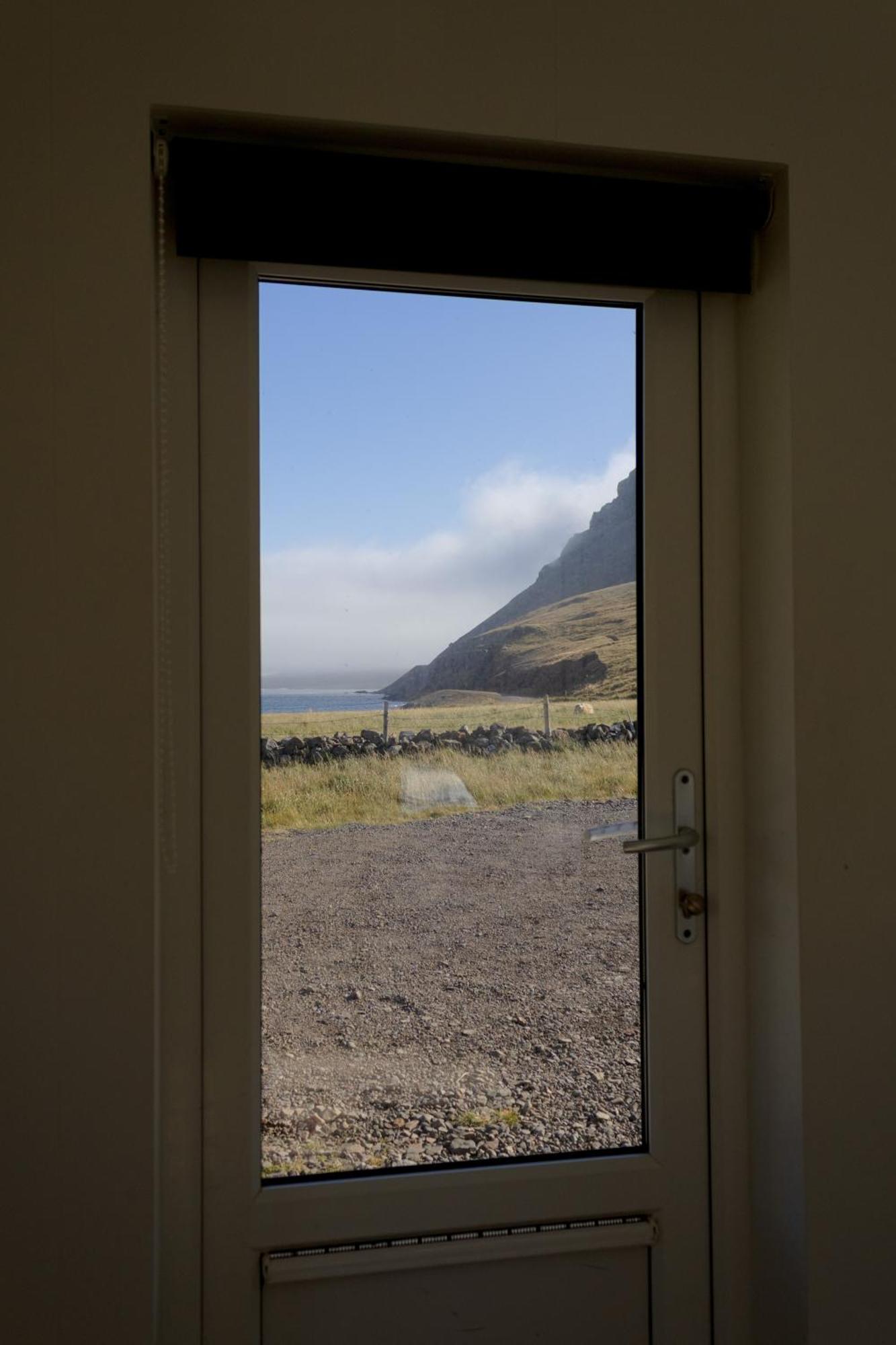 Urdartindur Guesthouse And Cottages Northurfjorthur Room photo