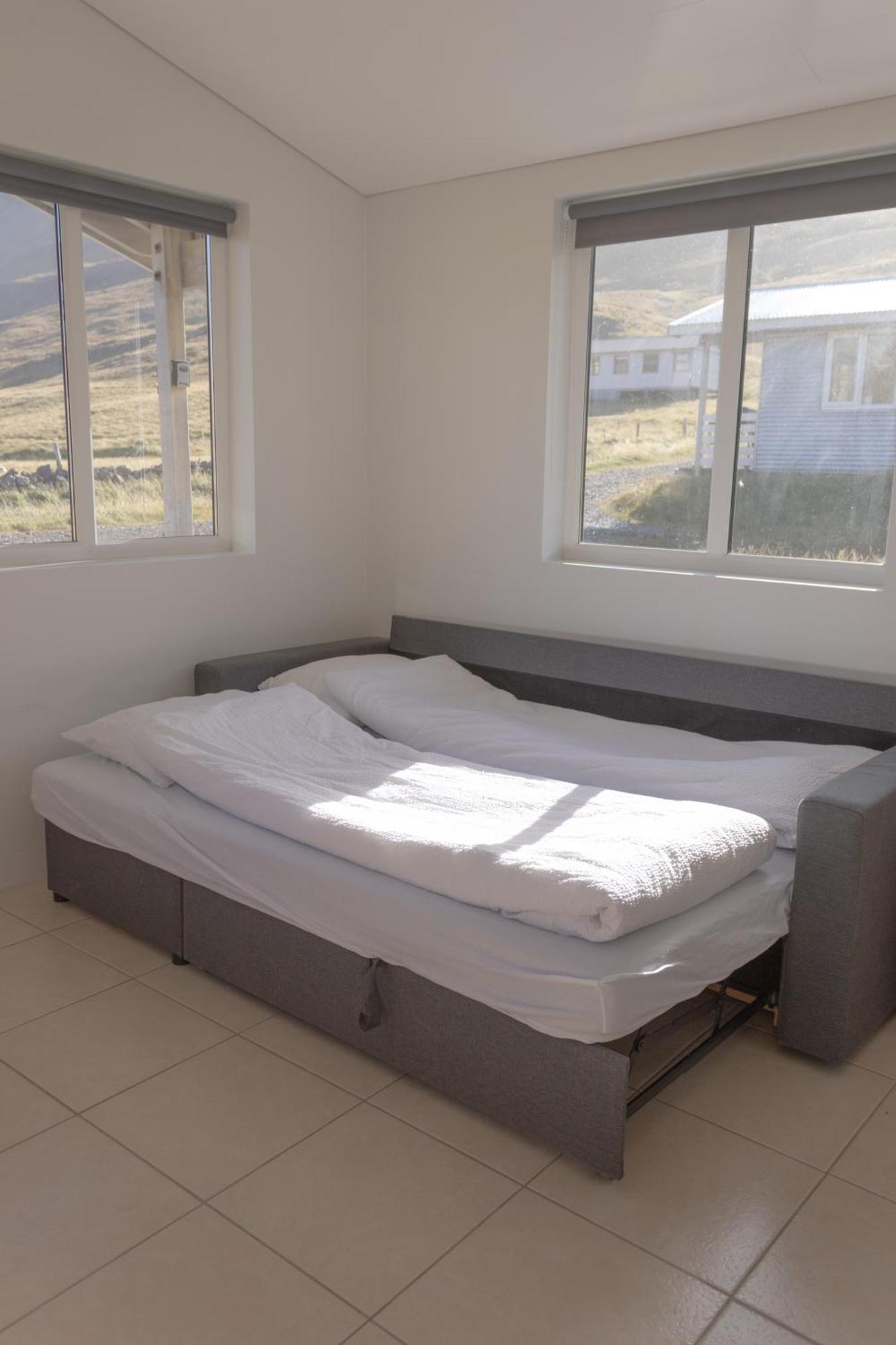Urdartindur Guesthouse And Cottages Northurfjorthur Room photo