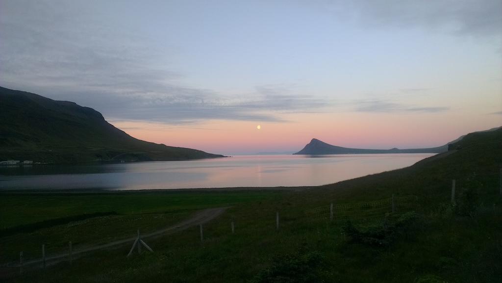 Urdartindur Guesthouse And Cottages Northurfjorthur Exterior photo