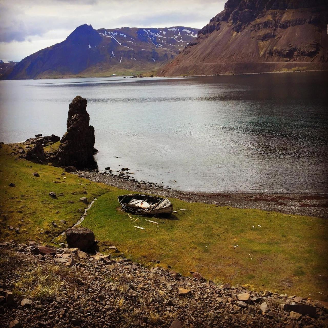 Urdartindur Guesthouse And Cottages Northurfjorthur Exterior photo